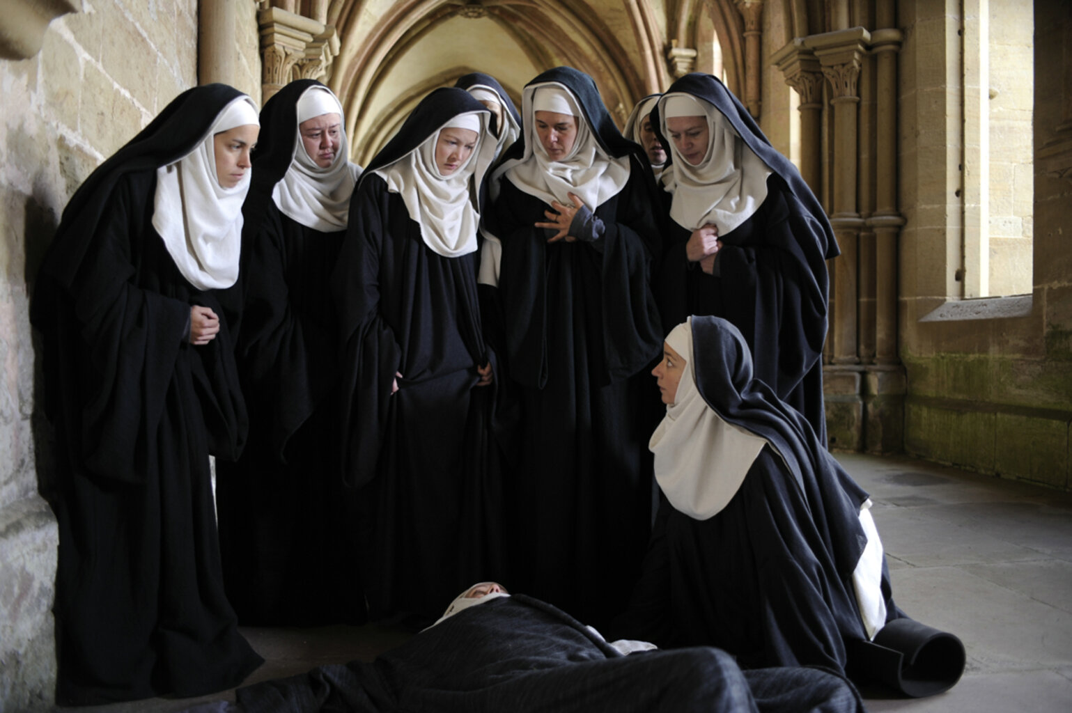 Болезнь монашек что это. Видения - из жизни Хильдегарды фон Бинген (2009). Монахиня Хильдегарда. Монахини бенедиктинцы. Ряса католической монахини.