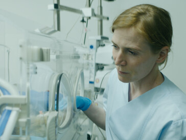 Zwischen Glaube, Wahn und Wissenschaft: Protagonistin Ruth in «Der Unschuldige».