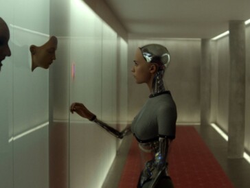 Alicia Vikander als filigrane Roboter-Frau in Ex Machina