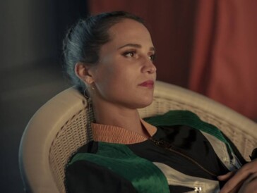 «Irma Vep» - Alicia Vikander en vamp devant l’objectif d’Olivier Assayas