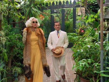 SHARON STONE alias LENORE OSGOOD et JON JON BRIONES alias DR. RICHARD HANOVER