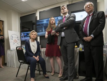 Hillary Clinton et son équipe se préparent pour un débat à St.Louis - Episode 3