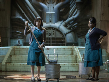 Elisa (Sally Hawkins) macht mit einem geheimen Experiment im Hochsicherheitslabor eine schicksalsträchtige Entdeckung.