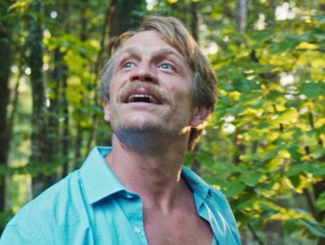 «Ailleurs si j'y suis» : Un retour aux sources libérateur et fantasque
