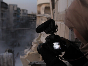 «For Sama» - Documentaire foudroyant, naissance parmi les bombes