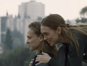 Alena Yiv und Shira Haas in Asia (2020)