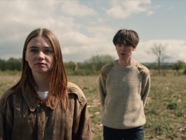 Er will töten, sie will einfach nur raus aus ihrem komplizierten Teenie-Alltag: In «The End of the F***ing World» finden sich zwei verlorene Seelen.