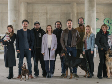 Einige bekannte Gesichter: Das Team rund um «Dogs of Berlin».