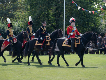Ein Naturtalent: Simon Jones musste als König George V. neben der King's Troop reiten – sein Stunt-Man für die Pferdeszenen wurde nie benötigt.