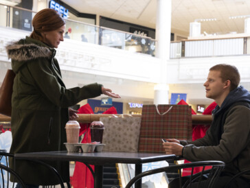 Bleibt misstrauisch: Julia Roberts und ihr Filmsohn Lucas Hedges.