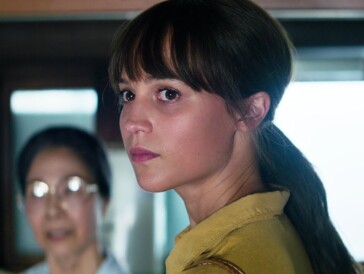 Netflix-Kritik «Wo die Erde bebt»: Alicia Vikander in einem atmosphärischen Psychothriller nach Bestsellervorlage