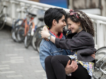 «Blinded by the Light» - Un géocroiseur 100% feel good