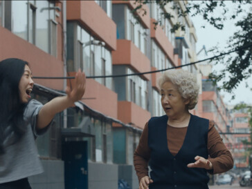 Awkwafina (rechts) wurde für ihre Rolle für einen Golden Globe nominiert.