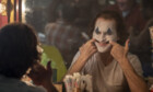 «Joker» Kritik: Joaquin Phoenix zeigt ein Oscar-würdiges Grinsen