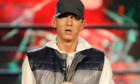 Sacha Baron Cohen landet auf dem Gesicht von Eminem