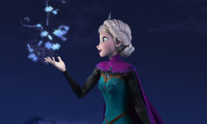 Nach dem Megaerfolg "Frozen" und einem grossen Hin und Her um eine Fortsetzung, wurde jetzt bestätigt, dass es definitiv ein Sequel geben wird (Idina Menzel, die der Elsa ihre Stimme leiht, hat ja bereits so etwas verraten). Auch die Regisseure Jennifer Lee und Chris Buck sollen in "Frozen 2" wieder involviert sein. Für alle, die nicht auf die Fortsetzung warten können: Vor "Cinderella" wird jeweils der Kurzfilm "Frozen Fever" gezeigt.