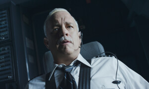 Der Monat beginnt gleich mit einem Hochkaräter: Tom Hanks gibt sich die Ehre in «Sully», in dem er den gleichnamigen Piloten Chesley Sullenberger spielt. Dieser musste im Januar 2009 nach einem heftigen Vogelschlag die von ihm gesteuerte Passagiermaschine auf dem Hudson River notwassern. Die Geschichte basiert auf wahren Tatsachen und macht einem bewusst, wie schicksalshaft ein ganz normaler Tag ablaufen kann. Starregisseur Clint Eastwood hat mit «Sully» ein stimmiges Drama geschaffen, das zuweilen richtig mitreissend ist. Kinostart: 1. Dezember. 