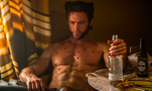 In den vergangenen Wochen wurde darüber spekuliert ob Wolverine und damit Hugh Jackman auch im neusten Teil der Comic-Verfilmung wieder dabei sein werde. Nun haben wir Gewissheit: Jackman wird ein letztes Mal für einen «X-Men»-Film zurückkehren. Verraten hat dies eine kleine Leder-Manufaktur, die eine Ledertasche speziell für Wolverine in «X-Men: Apocalypse» anfertigte und Bilder davon auf Instagram postete. Vielen Dank dafür! Der Kinostart für «X-Men: Apocalypse» ist am 19. Mai 2016.