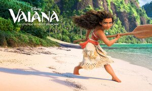 Vaiana est une adolescente qui se rêve en exploratrice hors-pair et qui fait du demi dieu Maui son allié pour poursuivre une quête ancestrale. Auli`i Cravalho lui prête sa voix dans la version originale.