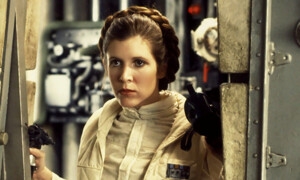 Nun könnte klar sein, wer die junge Prinzessin Leia im neuen "Star Wars"-Streifen spielen wird. Damit alles in der Familie bleibt, soll Carrie Fishers Tochter Billie Lourd die junge Leia spielen und in die Fussstapfen ihrer Mutter treten. Welche Ausmasse diese Rolle hat und in welchem Kontext sie zur Handlung steht, ist aber noch nicht klar. 